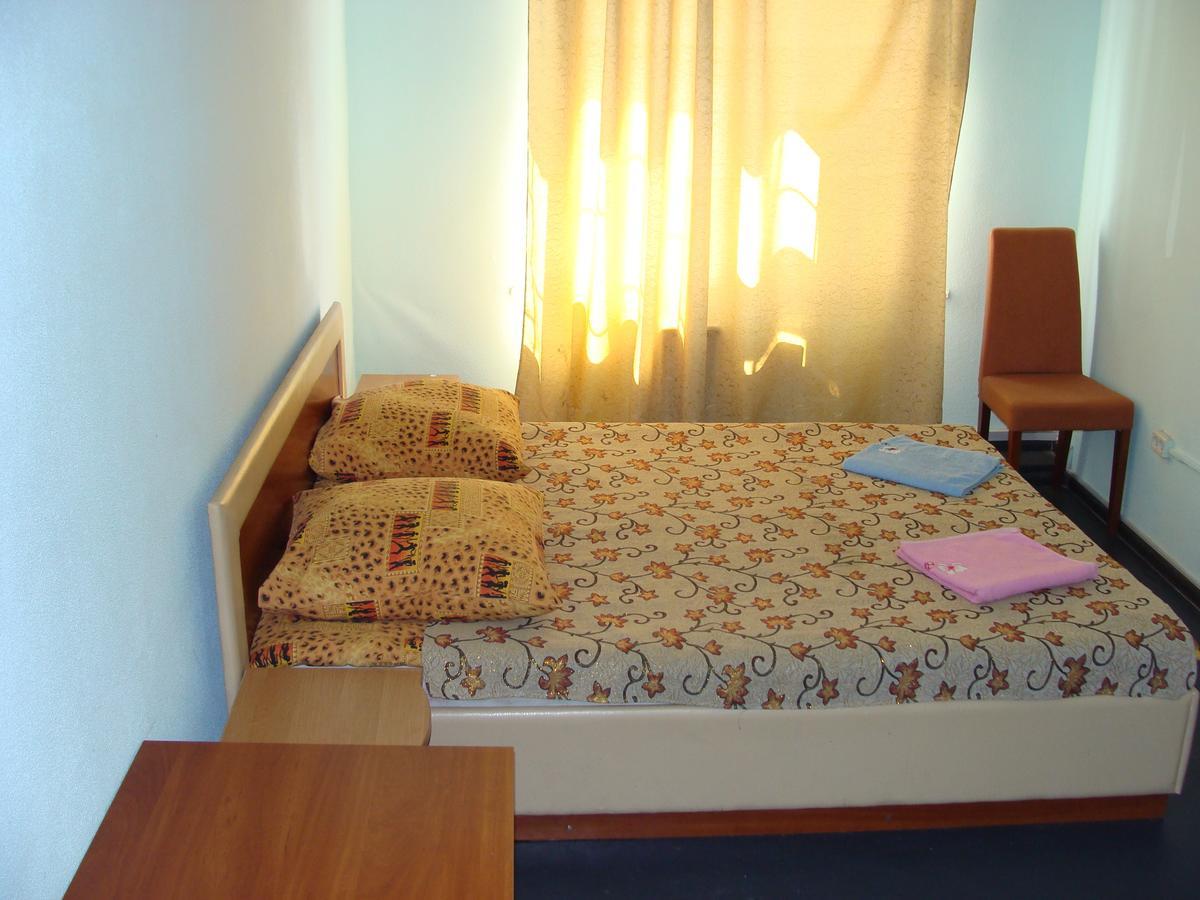 Adel Hotel Киев Екстериор снимка